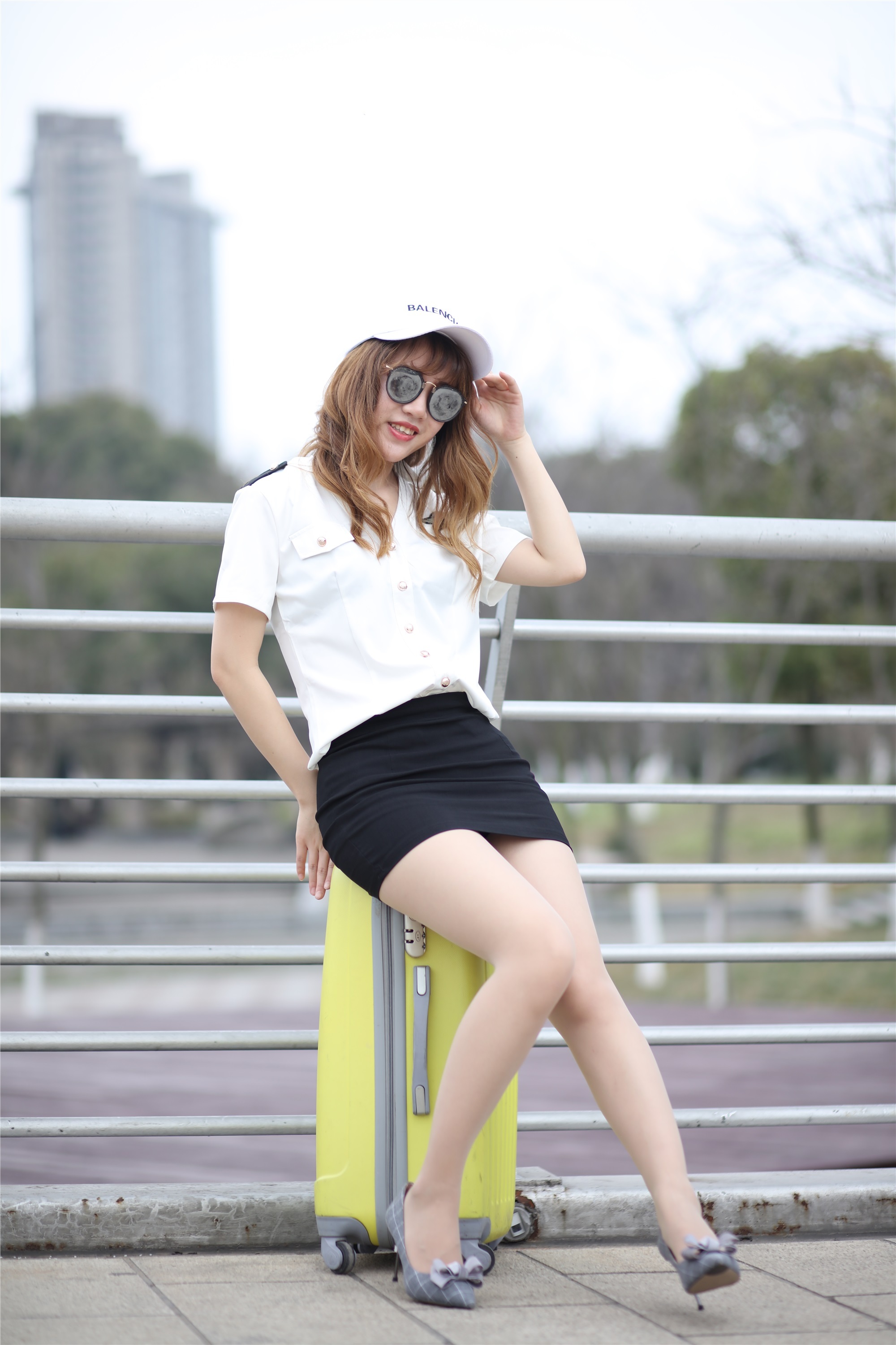 奈丝写真 NO.081 高高-天桥上的制服girl